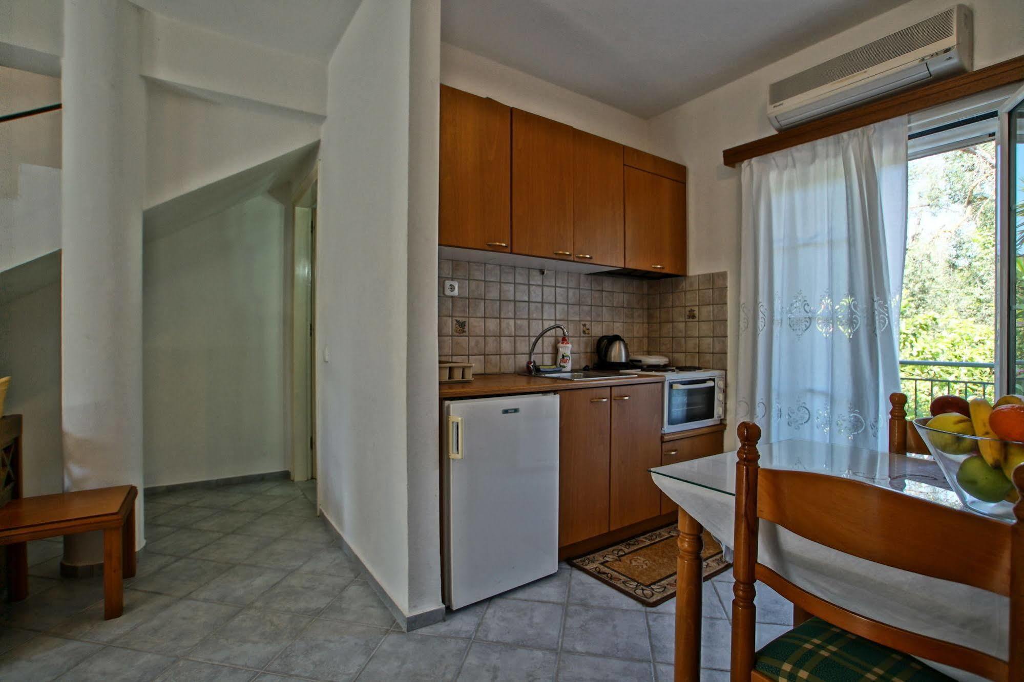 Chrisanthi Apartments Sívota Exterior foto